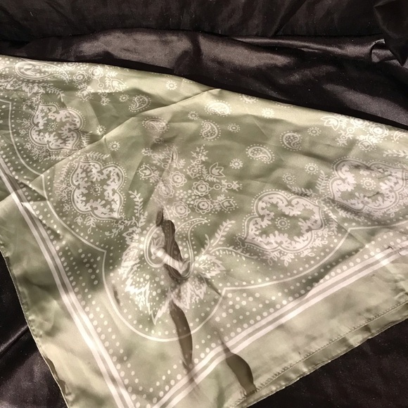 Scarf - Picture 2 of 4